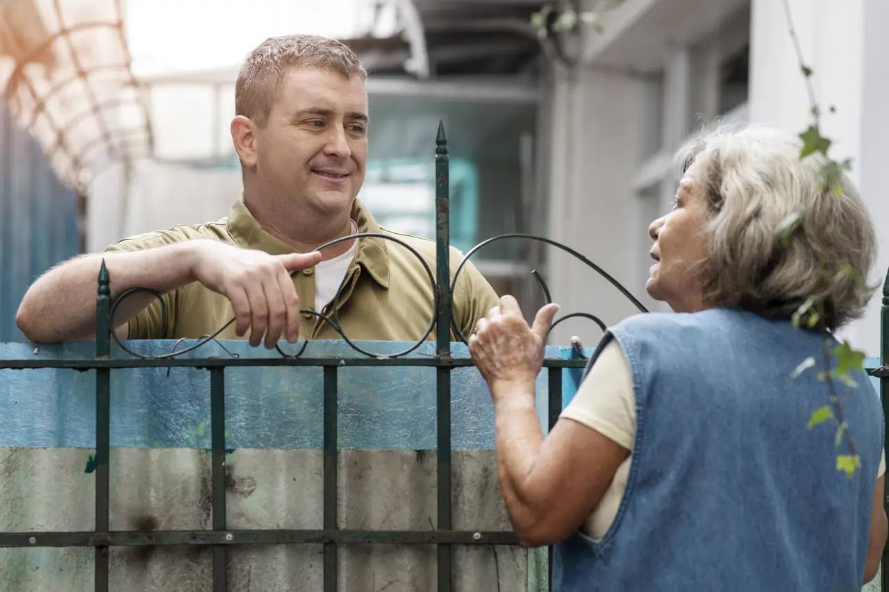 Przyjazne osiedle domów jednorodzinnych z sąsiadującymi rodzinami